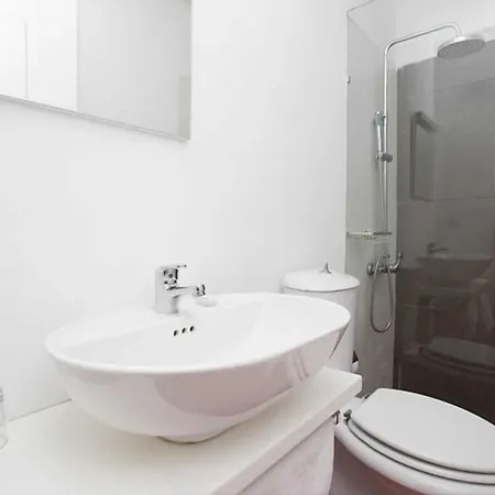 酒店 Liqeni 地拉那