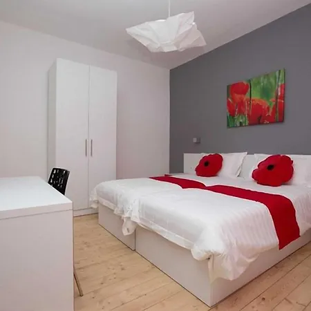 酒店 Liqeni 地拉那