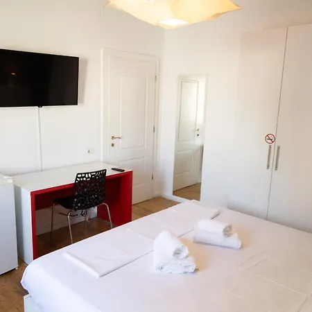 فندق Liqeni تيرانا