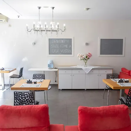 Liqeni 3* ティラナ