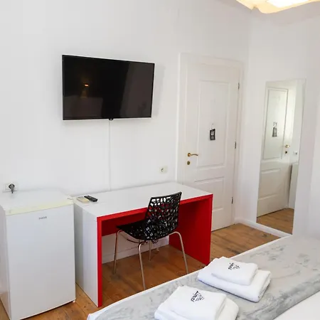 فندق Liqeni تيرانا