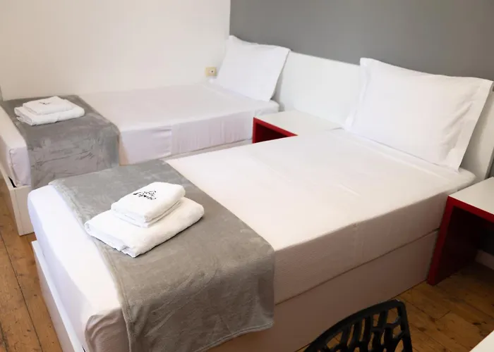 Liqeni 3* Τίρανα