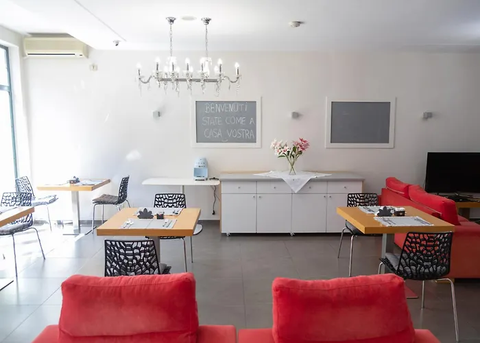 Liqeni 3* ティラナ