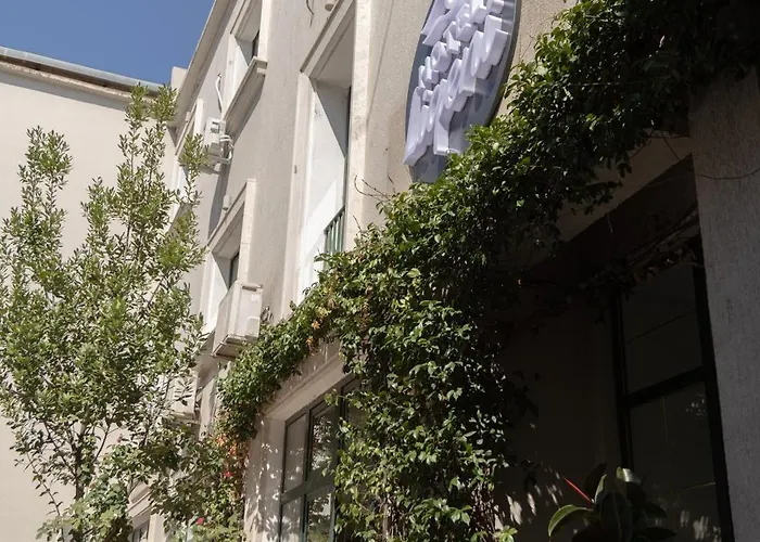 Liqeni Ξενοδοχείο 3*