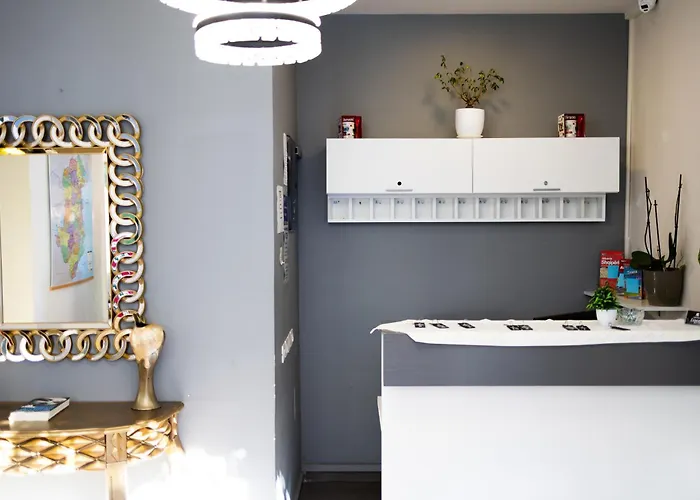 Liqeni Ξενοδοχείο 3*